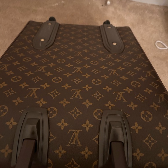 Louis  Vuitton 60in Luggage - Picture 12 of 14